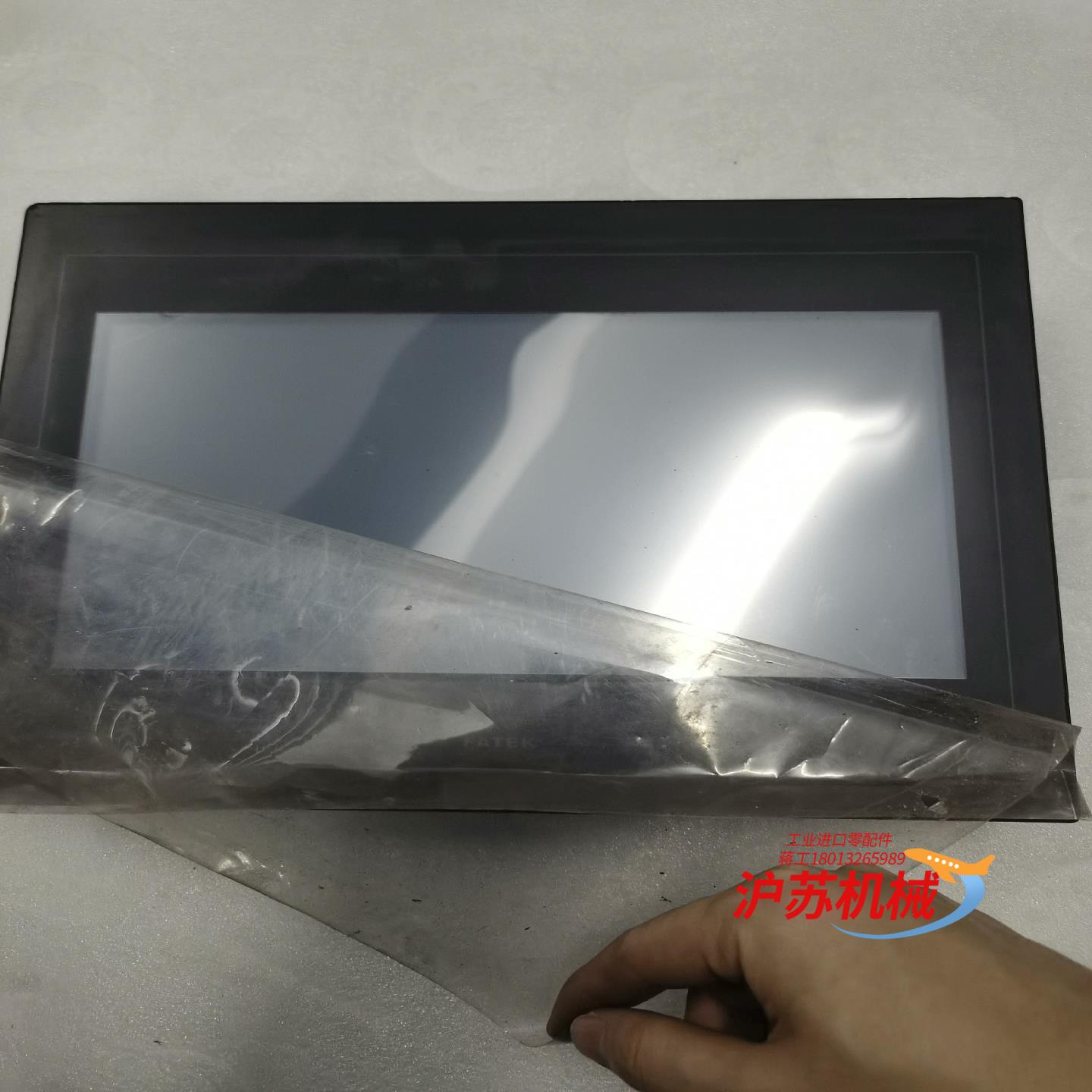 处理永宏触摸屏P2101SA，件，成色如图，有角