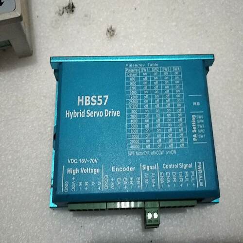 菱赛闭环步进驱动器：HBS57。实物拍摄，成色如图，功能包好