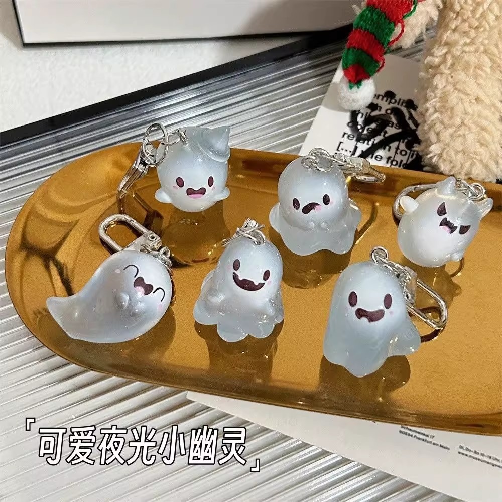 创意可爱夜光小幽灵钥匙扣搞怪立体万圣节公仔书包包挂件ins配饰