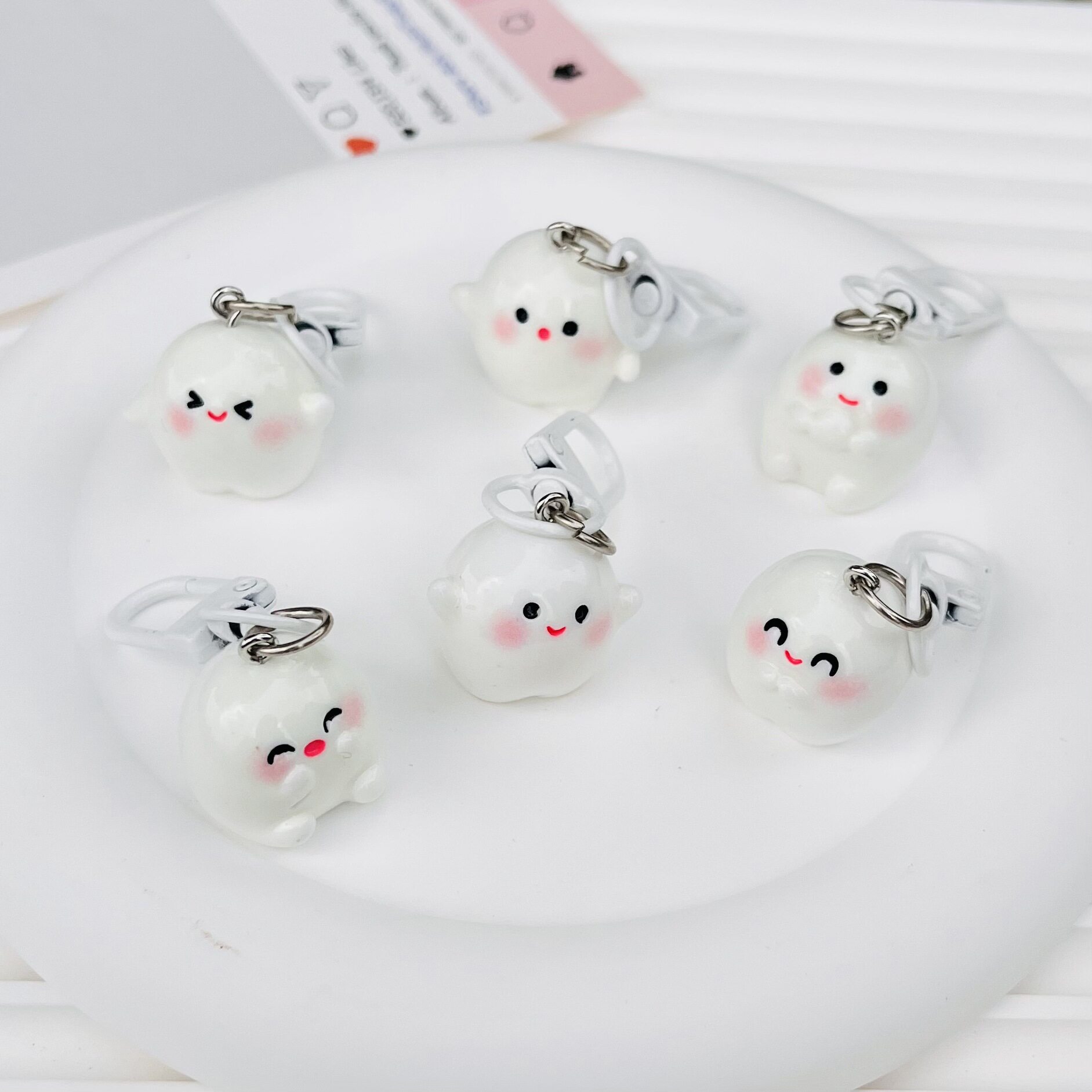 可爱表情小团团钥匙扣卡通解压桌面小摆件学生书包挂件车载钥匙扣