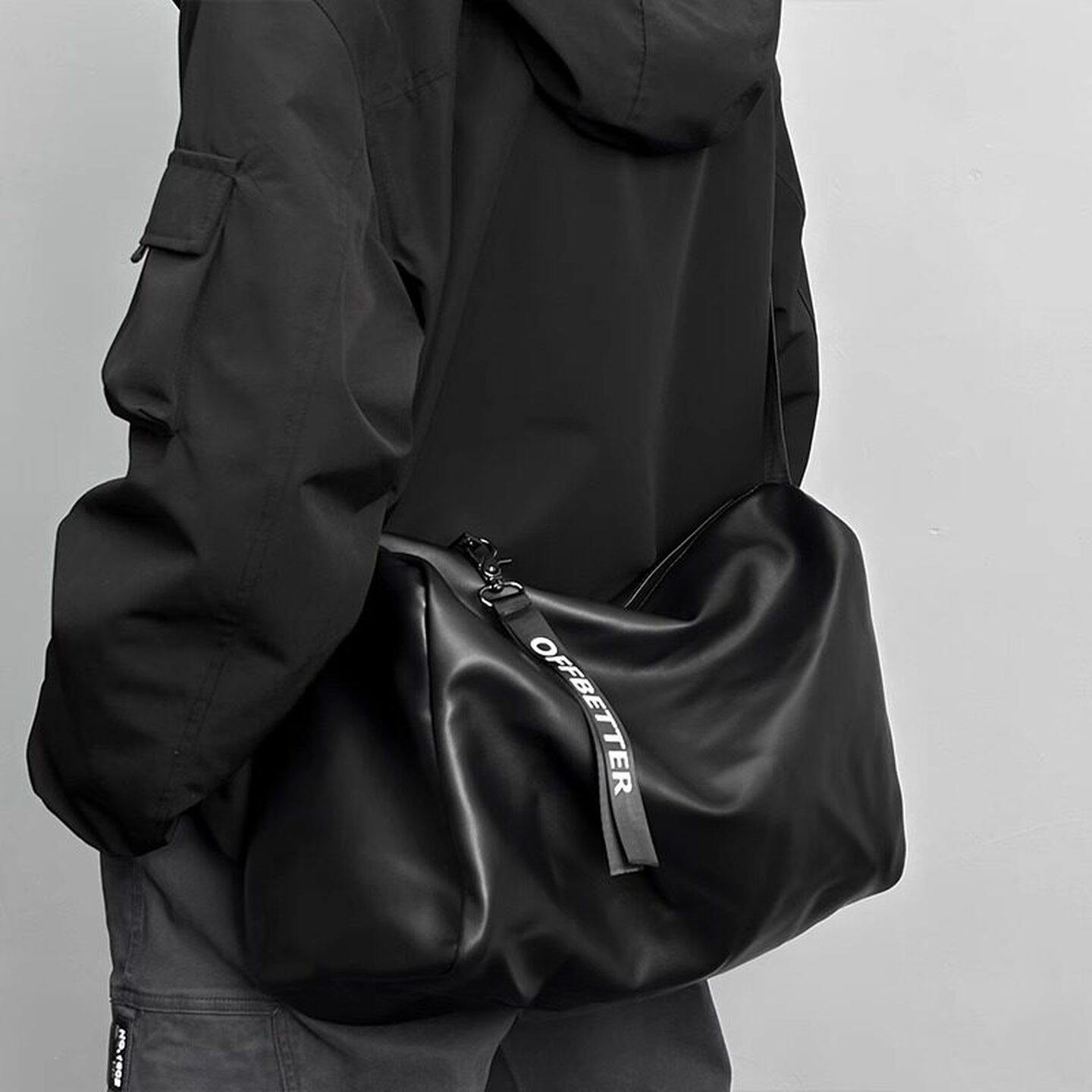 香港IT HKins斜挎包质感2026新款健身包男包包软皮时尚单肩包简约