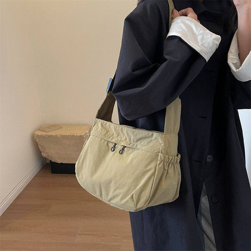 法国Cevirl Klosn森系休闲简约斜挎包女百搭通勤防水运动风单肩包