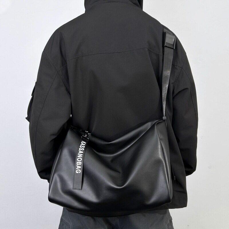 法国MlCANl KONS斜挎包男高级感软皮2026新款单肩包简约潮流背包