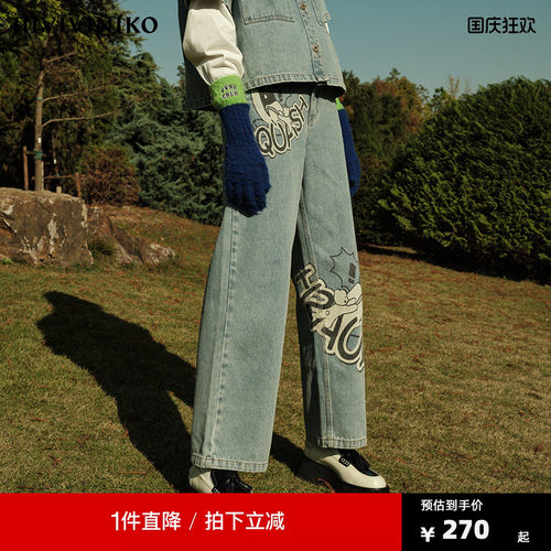卡通图案印花富有趣味性，直筒版型随性放松