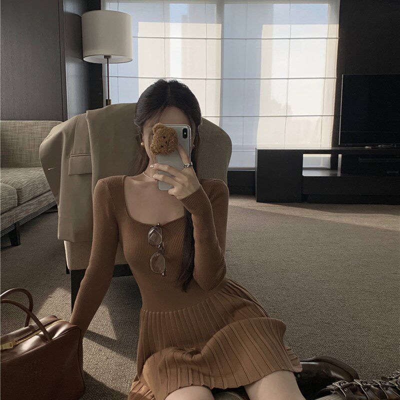 极速方领长袖针织连衣裙女秋冬A修身内搭打底裙子收腰百褶a字毛衣