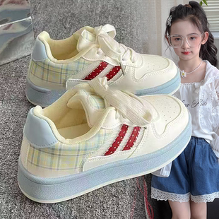 女童运动鞋2026新款春秋厚底小白鞋时尚透气面包鞋百搭小众板鞋潮