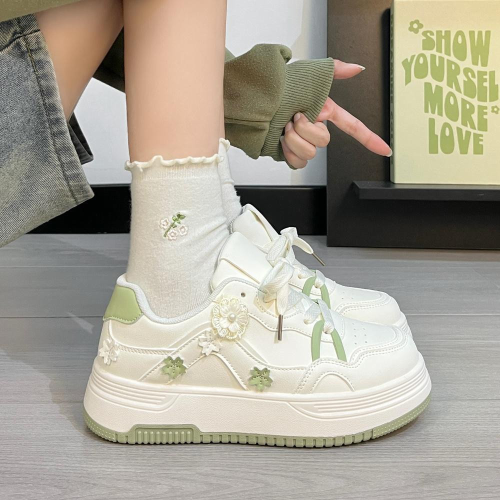 女童百搭厚底大头鞋2026年新款韩系板鞋学生休闲时尚轻便运动鞋潮