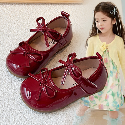 女童红色小皮鞋2026春秋新款儿童公主鞋软底豆豆鞋幼儿园浅口单鞋