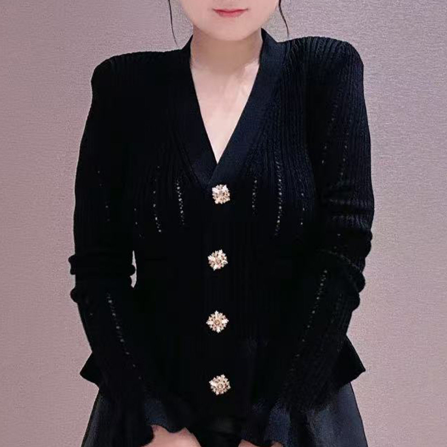 早秋针织衫女黑色V领长袖气质镂空开衫上衣短款优雅修身时尚气质