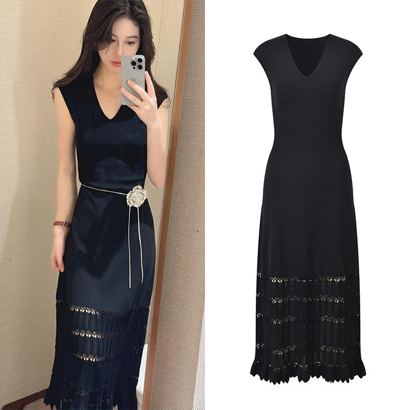 法式气质时尚连衣裙2024夏季新款中长款v领镂空黑色修身针织裙