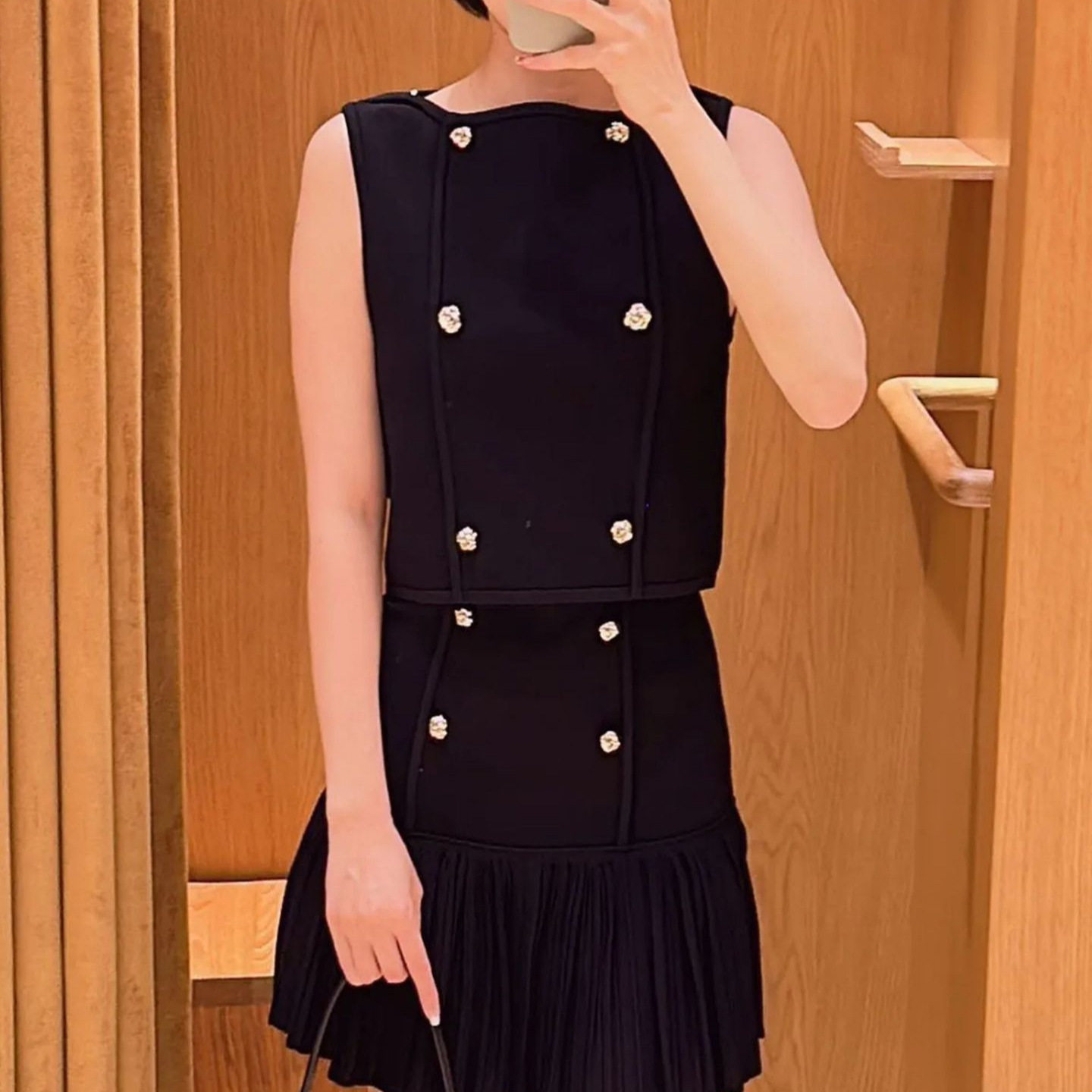 S家优雅气质高端女装2025春夏季优雅百搭无袖针织衫+高腰百褶裙