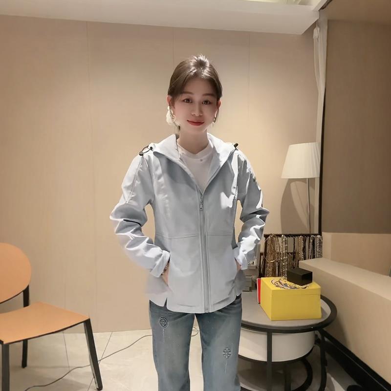 早秋薄款冲锋衣外套女短款上衣2025新款女装春秋夹克时尚显瘦百搭