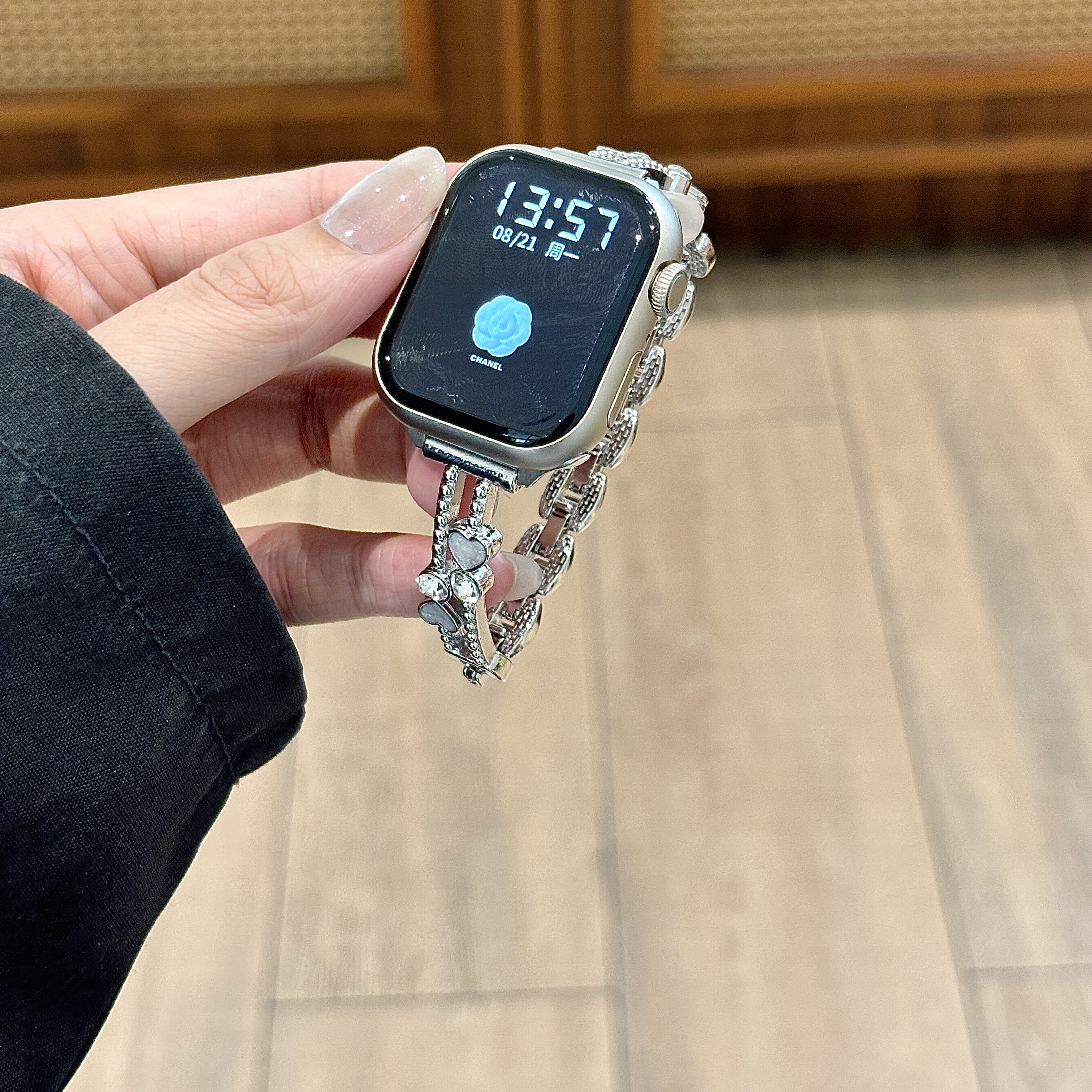 适用applewatchs11闪钻滴蜡爱心手镯表带iwatchs9/s8/s7/s6手链s10 46/41mm小香风女款华强北ultra2镶钻表带