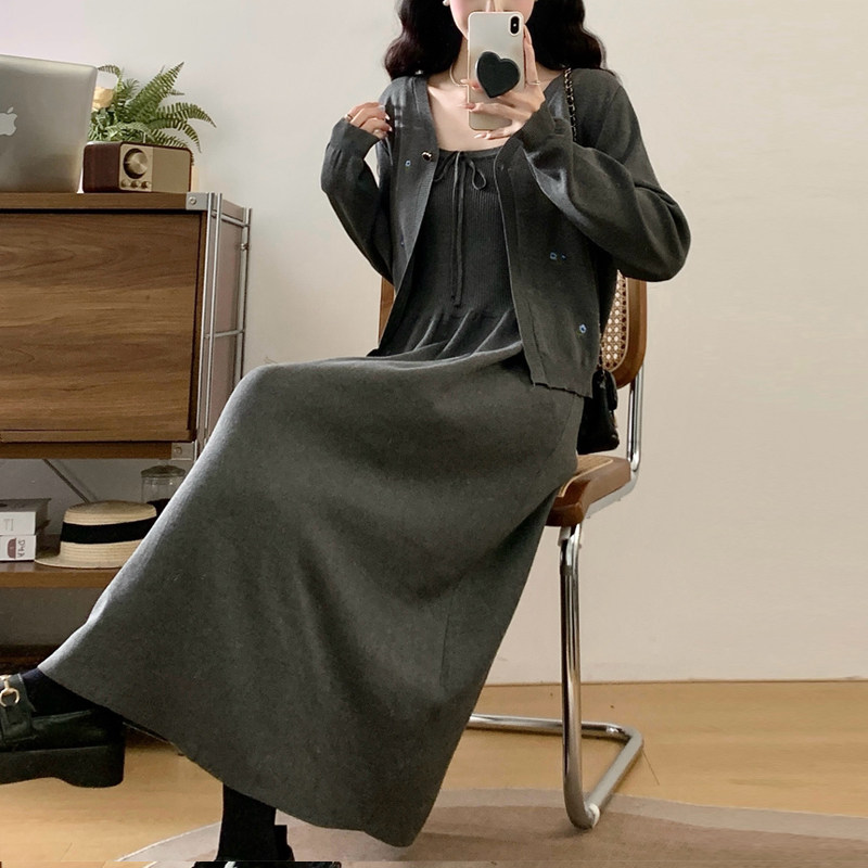 灰色两件套裙子2025新款秋冬季女轻奢高级感高腰收腰A字长袖套装