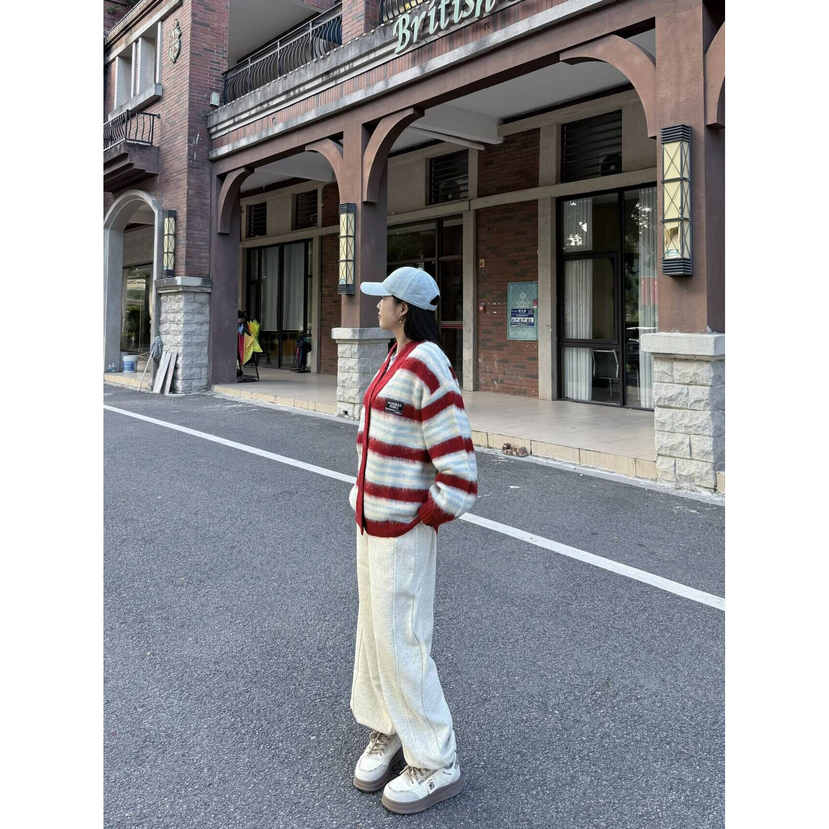 衣七家哈伦裤束脚加绒运动卫裤女秋冬宽松休闲直筒裤子新款白色裤
