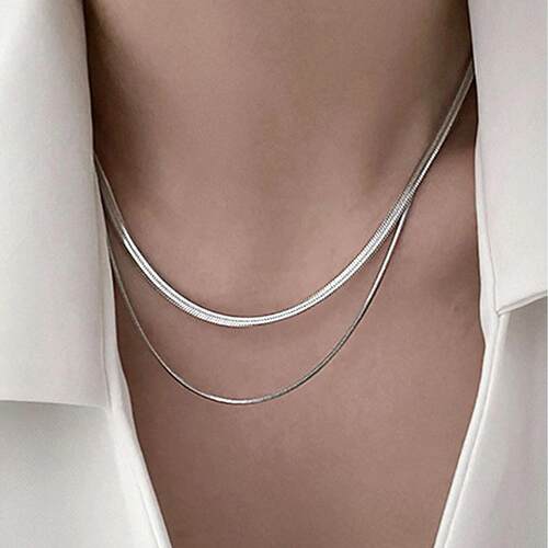 Girl with double necklace women双层叠戴蛇骨炼项炼女金色颈炼