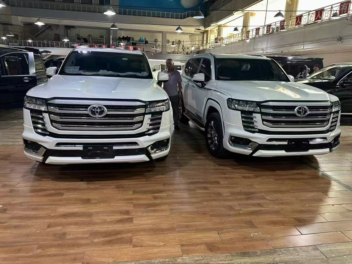 适用于丰田LC300小包围带漆蒙娜丽莎前唇后唇轮眉无损安装升级