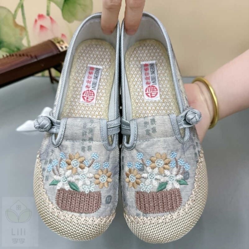 民族风老北京布鞋女新中式透气绣花鞋软底防滑国风汉服妈妈鞋单鞋