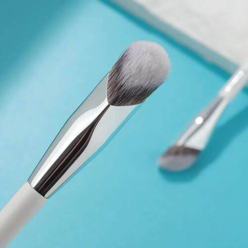 Angled Korea Concealer Brush Under Eye for Makeup Cream Corr