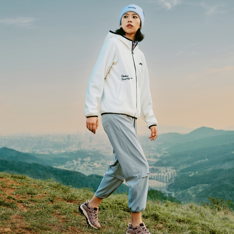 斯凯奇女子连帽锁温摇粒绒外套