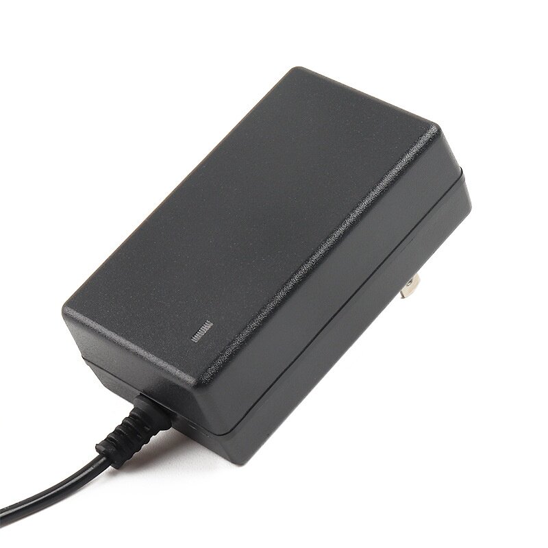 厂家直供 8.4V2A 美规锂电池充电器 8.4V 2000mA 头灯玩具车电源