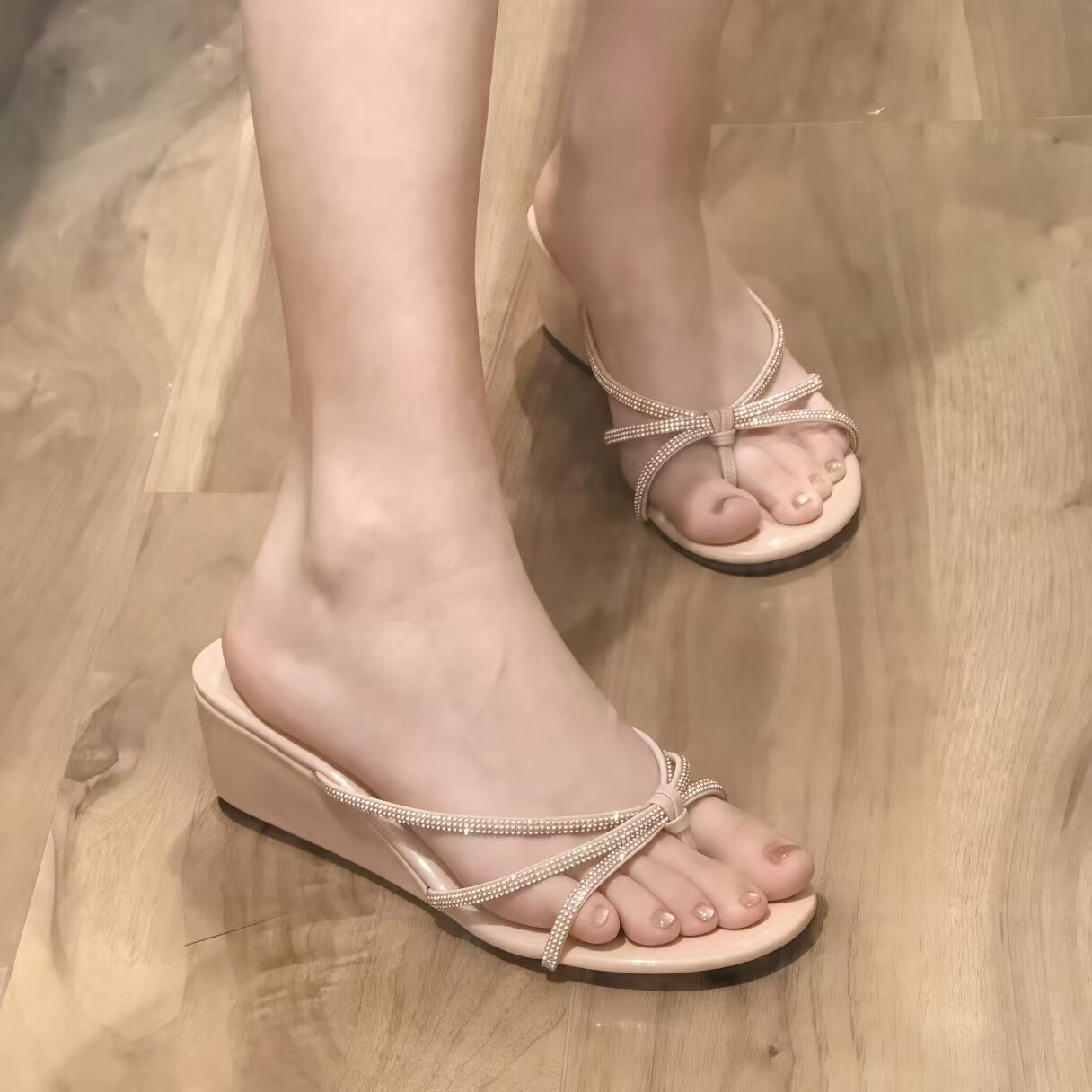 水钻凉拖鞋绝美高级感细带人字拖图片