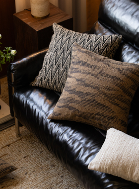 旷野靠垫 Refresh芮夫 羊毛腰枕沙发护腰棕黑抱枕条纹中古侘寂风