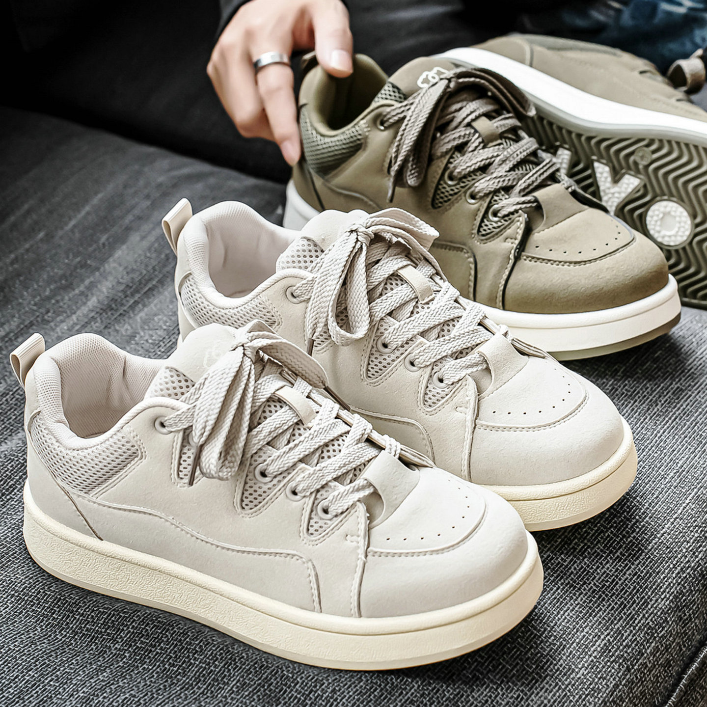 板鞋男生软底休闲鞋子轻便低帮青少年学生舒适好看时尚百搭面包鞋