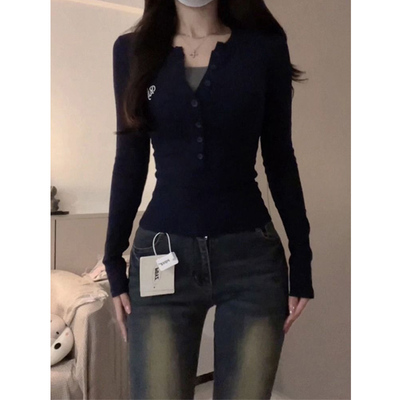 美式辣妹刺绣纽扣亨利V领长袖t恤女2026春季新款修身显瘦打底上衣