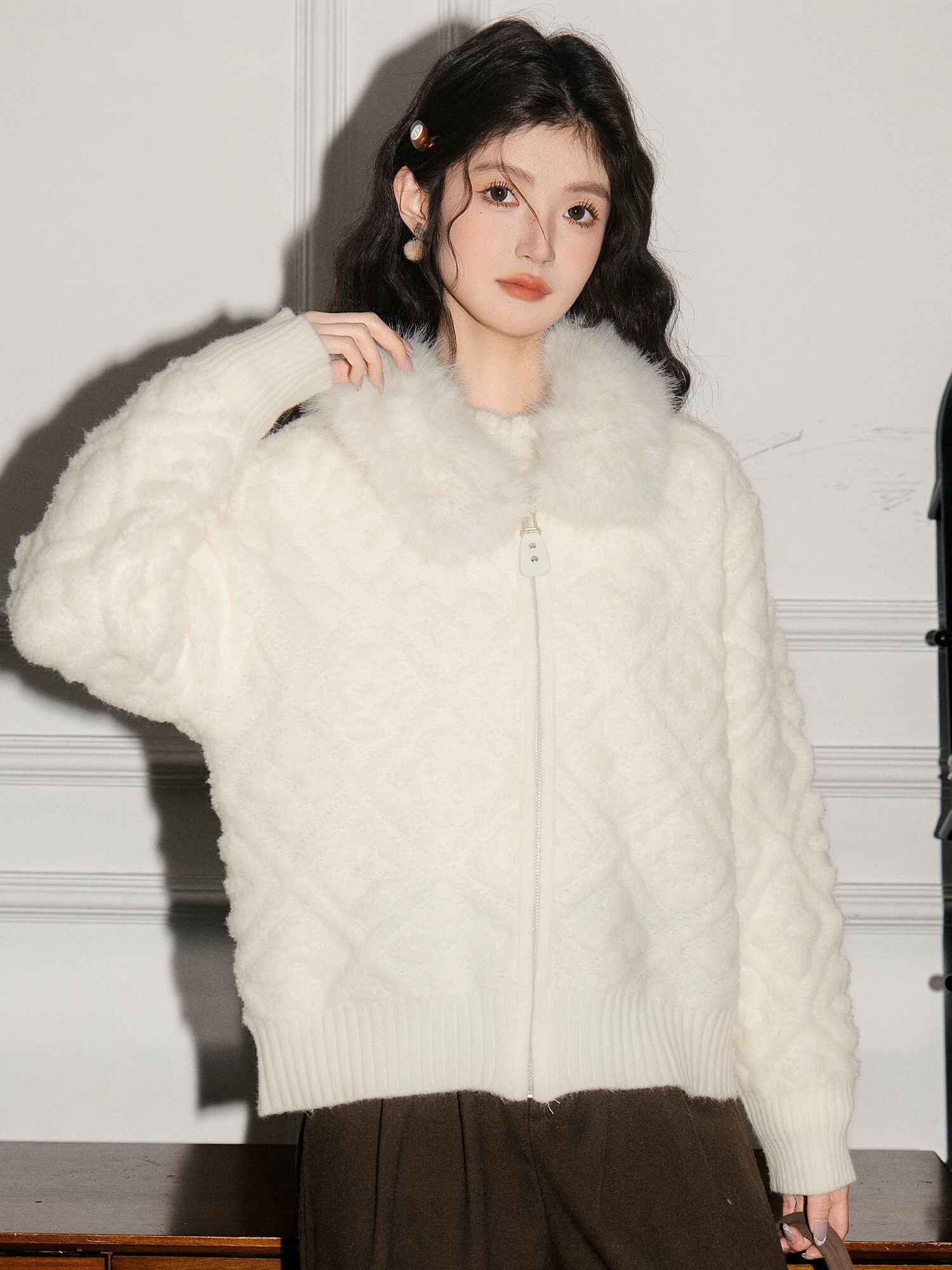 法式连帽毛毛领针织外套女冬季新款宽松温柔拉链麻花毛衣