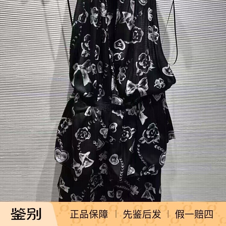 Chanel爱心山茶花双C多元素连衣