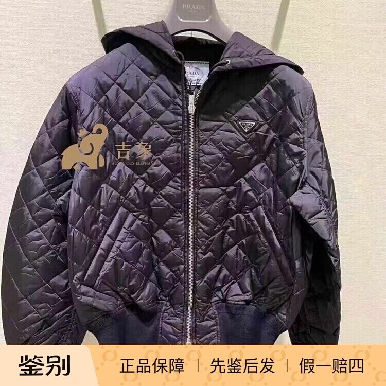 黑色轻质绗缝连帽夹克外套