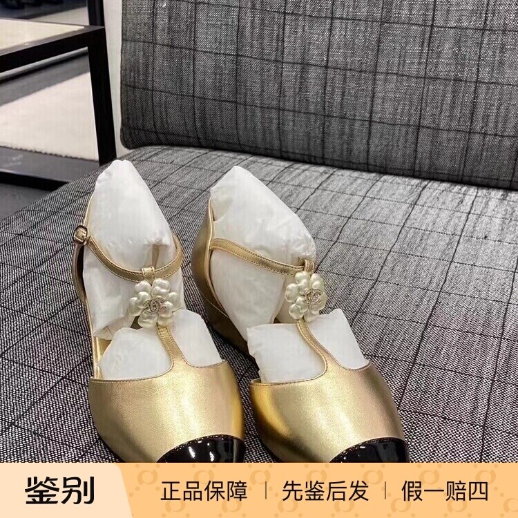 Chanel新款金色拼黑色山茶花单鞋