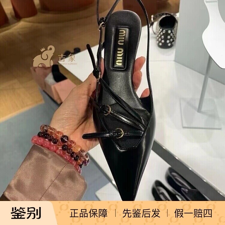 Miumiu/缪缪亮面皮革尖头凉鞋