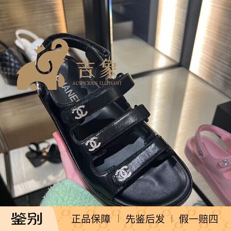 Chanel新款黑色油蜡皮凉鞋