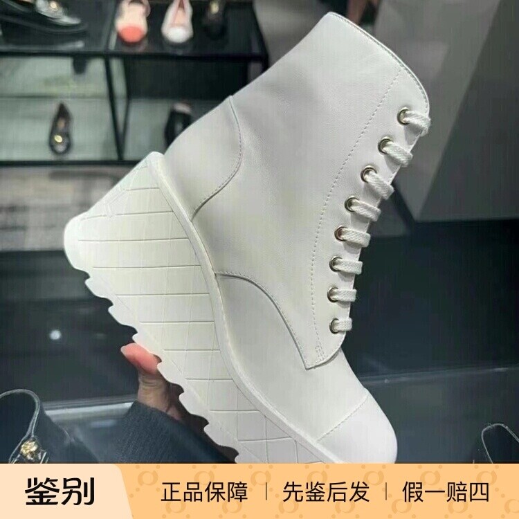 香奈儿坡跟羊皮系带高帮鞋短靴