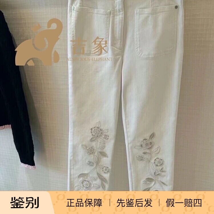 白色百搭山茶花2024年秋季修身