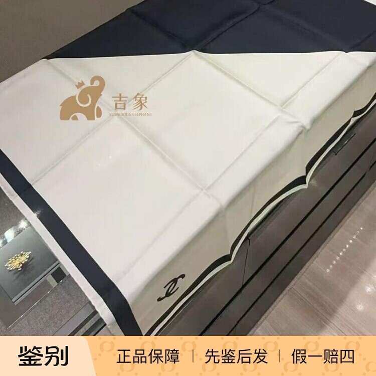 Chanel/香奈儿26S新款女黑白拼色双C真丝斜纹布围巾方巾丝巾90*90