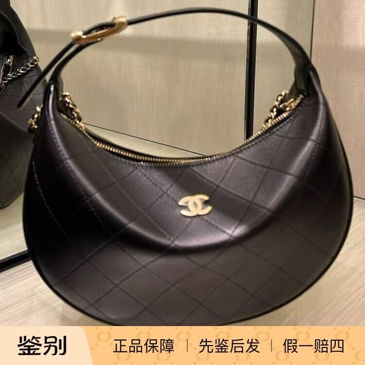 香奈儿黑色羊皮HOBO半月腋下包