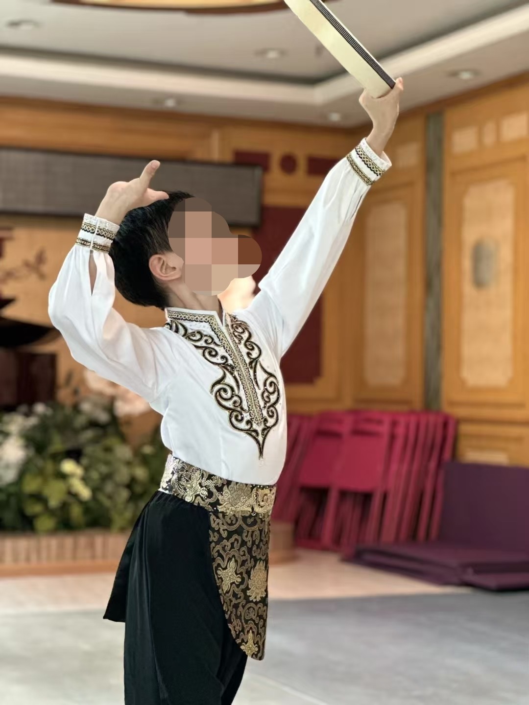 维族舞蹈男童新疆舞舞蹈演出服少数民族服装儿童中式民族表演服装