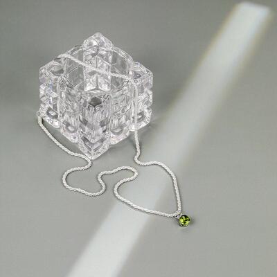 Green diamond pendant necklace women轻奢镶嵌绿色水钻吊坠项炼