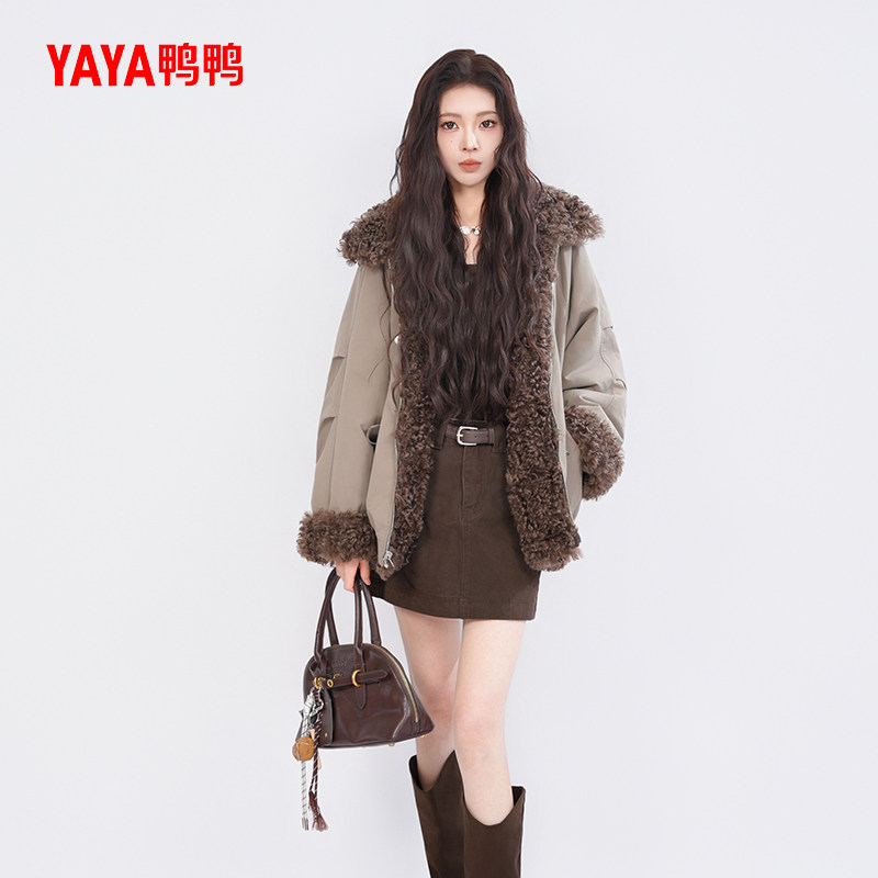 鸭鸭2025冬季新款羽绒服短款女羊卷毛毛领气质设计感休闲派克外套