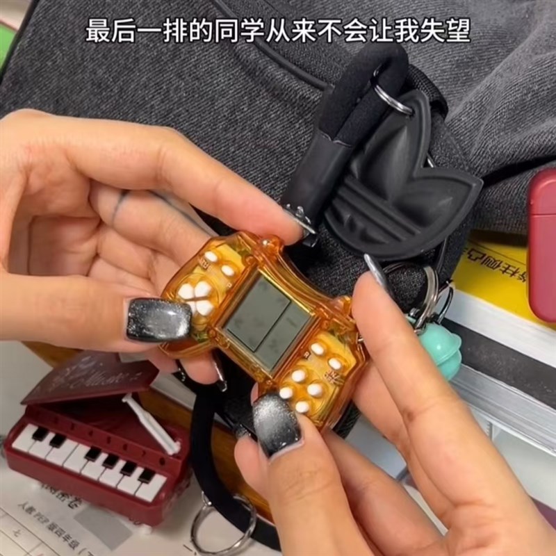速发机扣玩具怀旧掌上机创意迷你钢琴演奏音乐电子琴