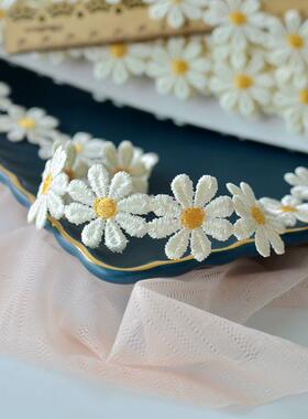 2.2厘米宽美丽的白色刺绣雏菊蕾丝织物3d