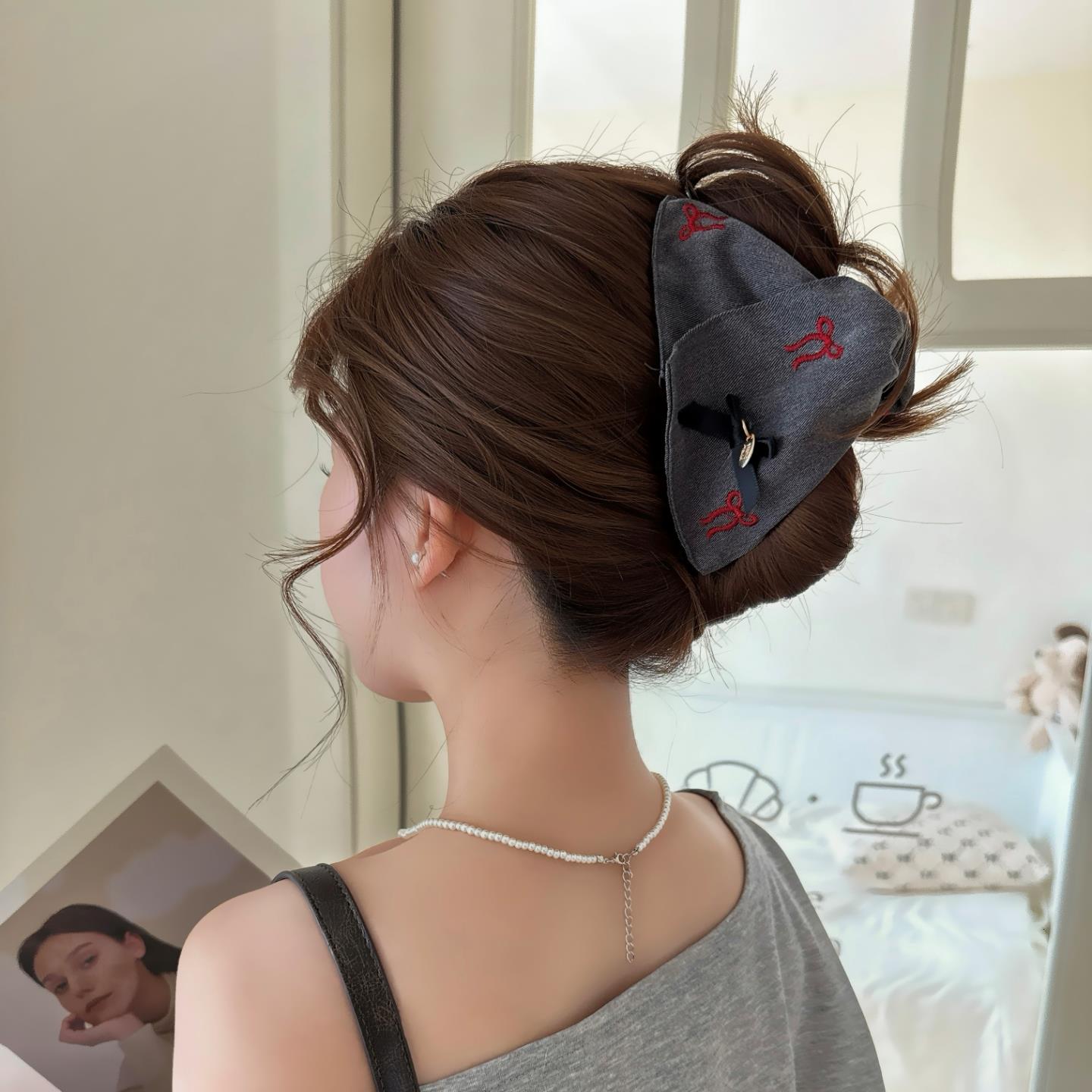 高级感蝴蝶结布艺三角鲨鱼夹