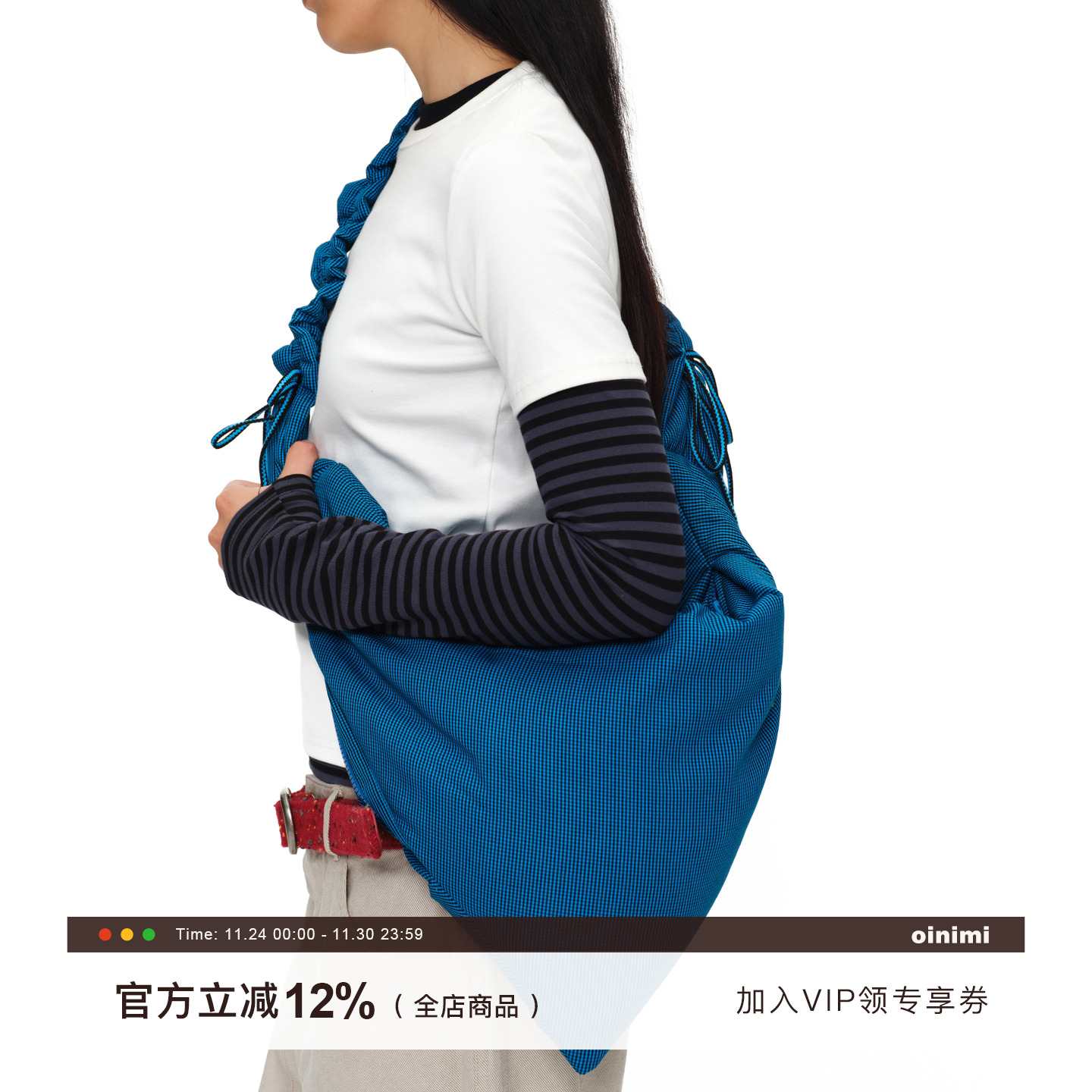 oinimi 浓蓝色荷叶褶皱云朵包 可调节抽绳宽肩带三角斜跨包