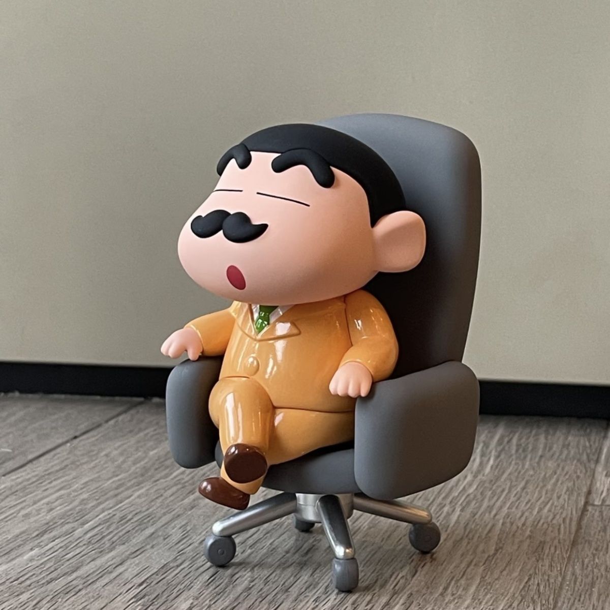 蜡笔小新优质手办车载桌面摆件