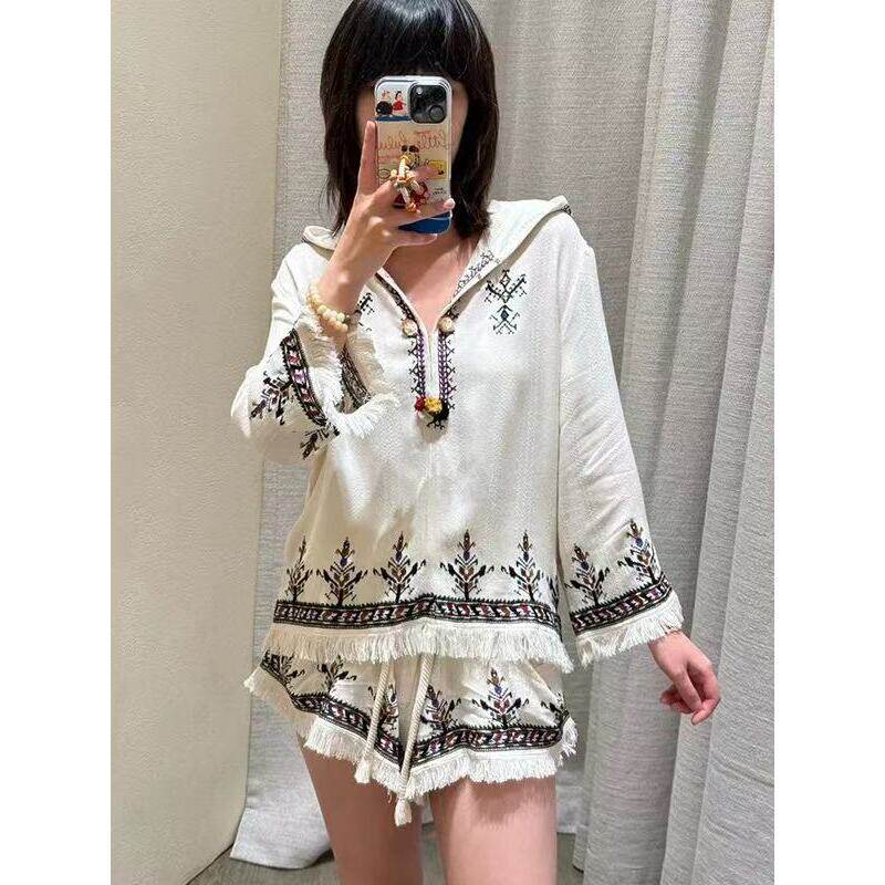 法式衬衣女春夏新款复古民族风撞色流苏边V领刺绣宽松连帽上衣女