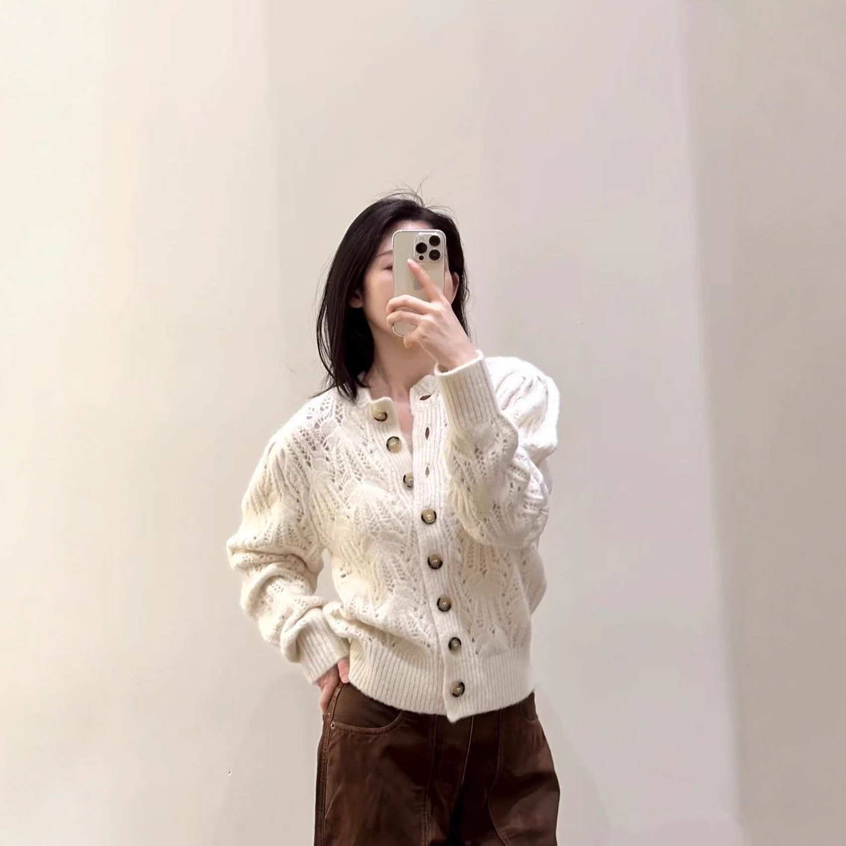 法式针织开衫女秋冬慵懒风手工钩编镂空花瓣边圆领针织开衫毛衣女