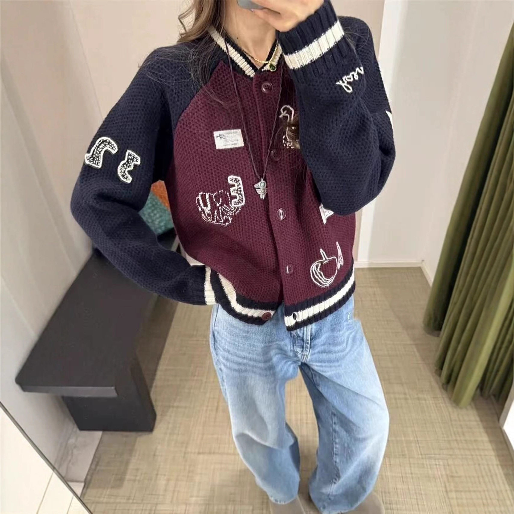 法式小众25年秋冬新款复古拼色排扣刺绣棒球服立领针织夹克毛衣